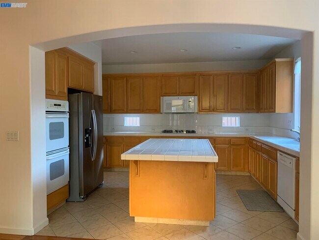 Building Photo - 401 Maxwell Ct