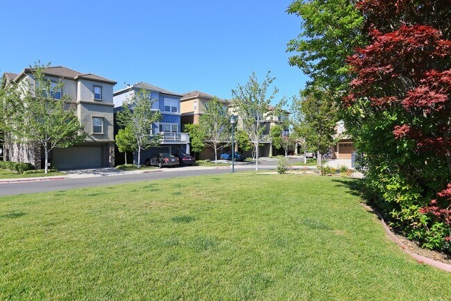Foto del edificio - 118 Maple Ln