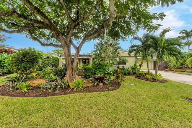 Building Photo - 2433 NE 26th Ave