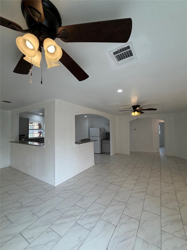 Building Photo - 9210 Tacquard Dr