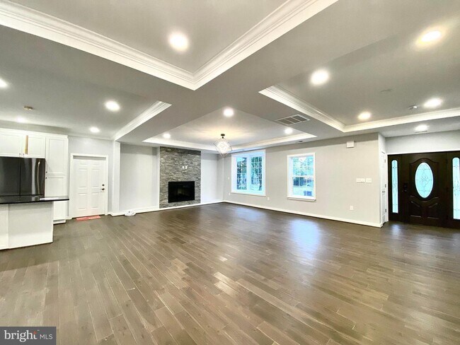 Building Photo - 7102 Woodley Ln