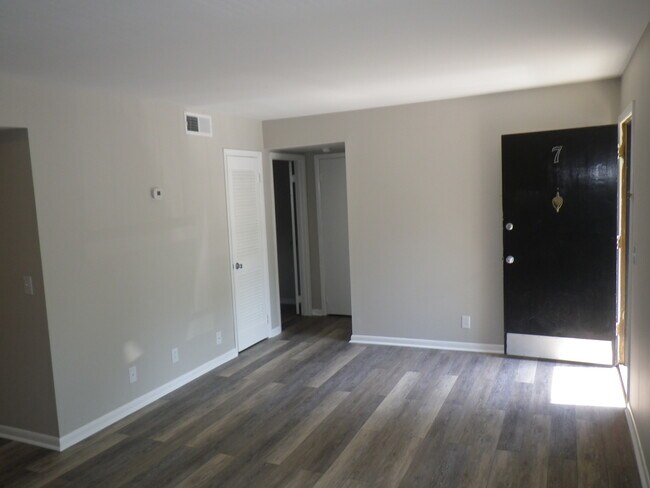 Building Photo - 422 Acklen Park Dr