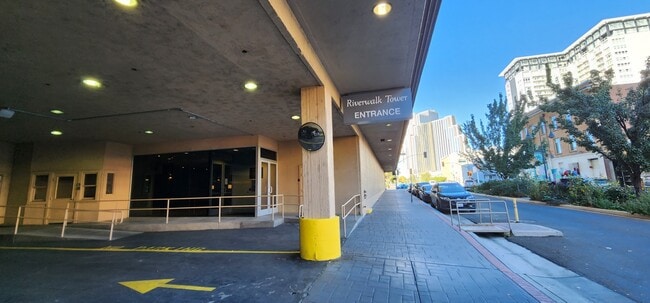 Foto del edificio - 200 W 2nd St