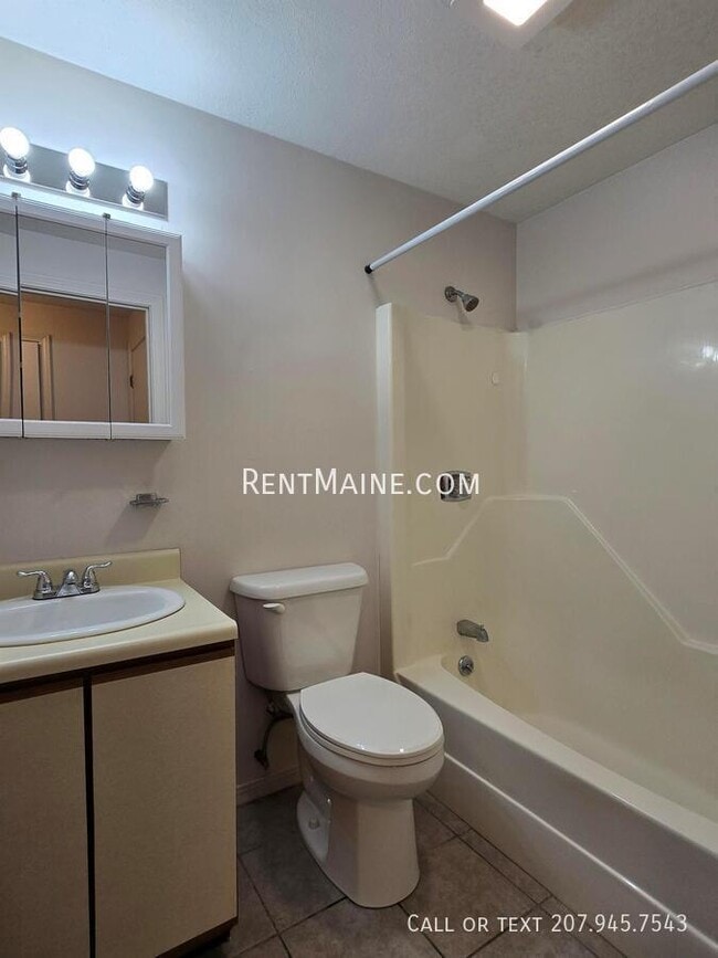 Building Photo - 20 Tall Pines Dr