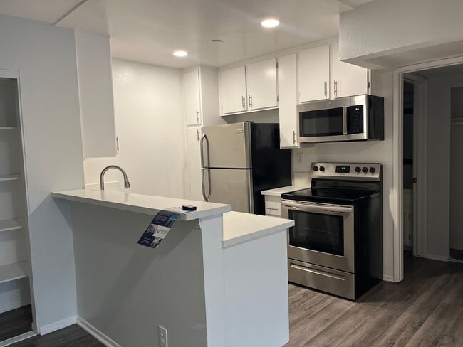 Interior Photo - 951 S. Oxford