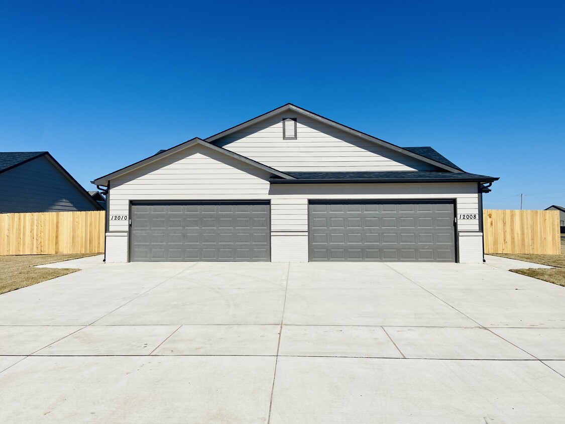 3239 Cedar Downs St, Wichita, KS 67205 Townhome Rentals in Wichita KS