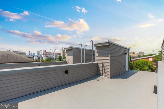 Building Photo - 2102 N Percy St