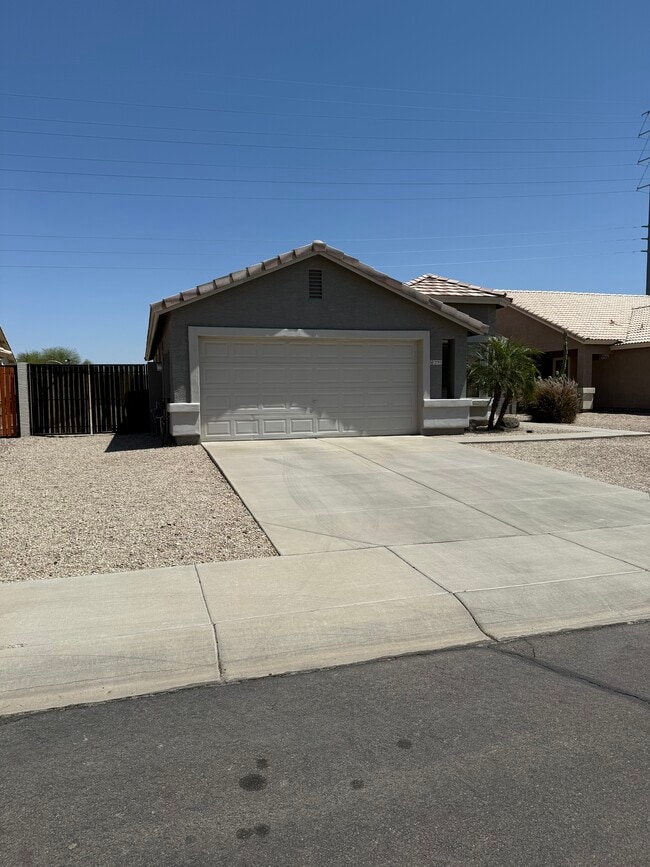 Large side gate and yard - 3793 S Joshua Tree Ln