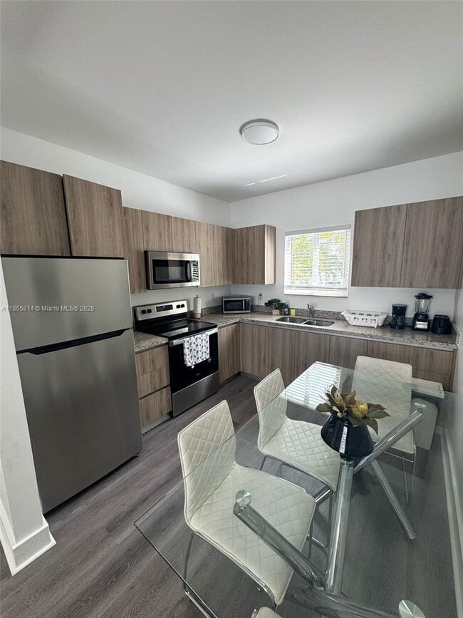 Foto del edificio - 1684 SW 10th St