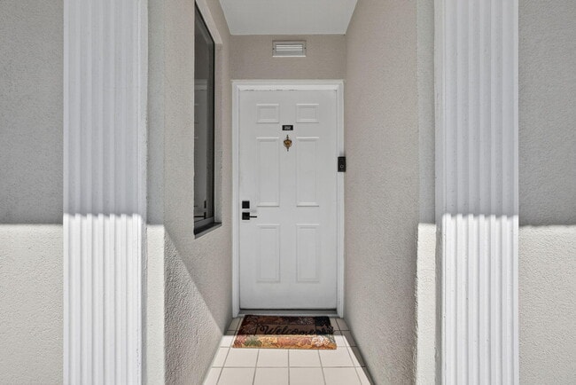 Foto del edificio - 2581 Village Blvd