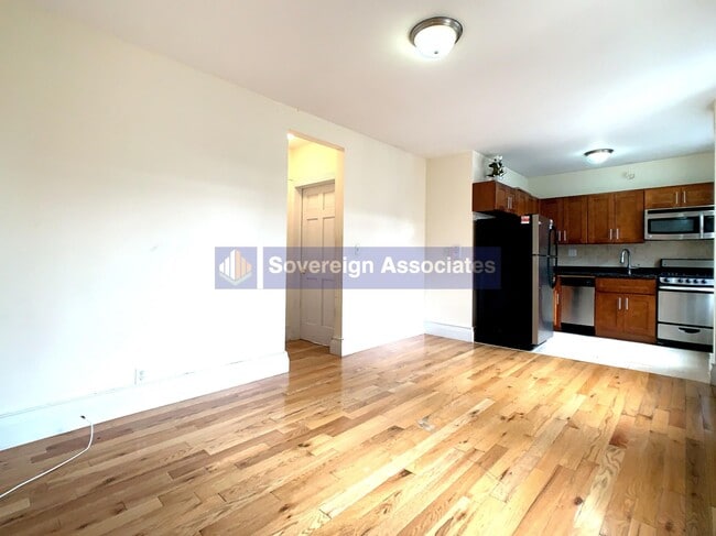 Building Photo - 555 W 156th St
