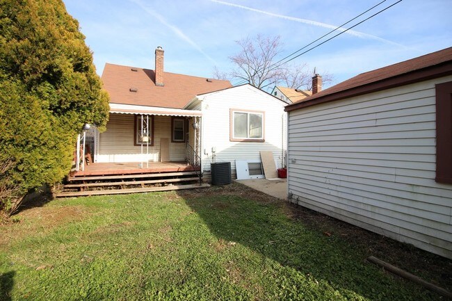 Building Photo - Bungalow Home in Dearborn Heights