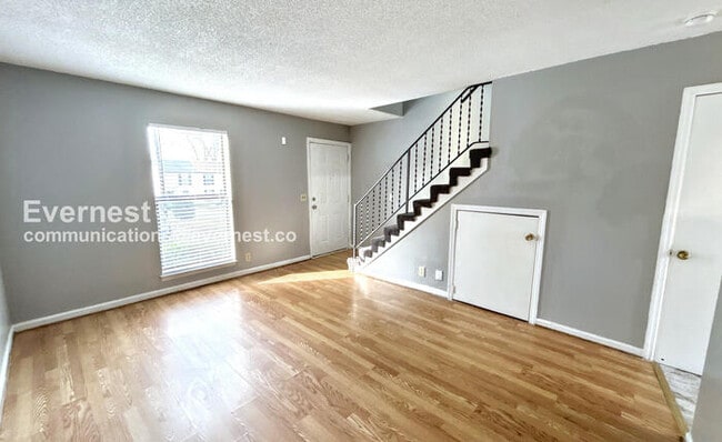 Building Photo - 1221 Katie Ave