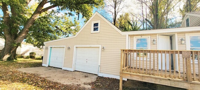 Building Photo - 401 Byrd St