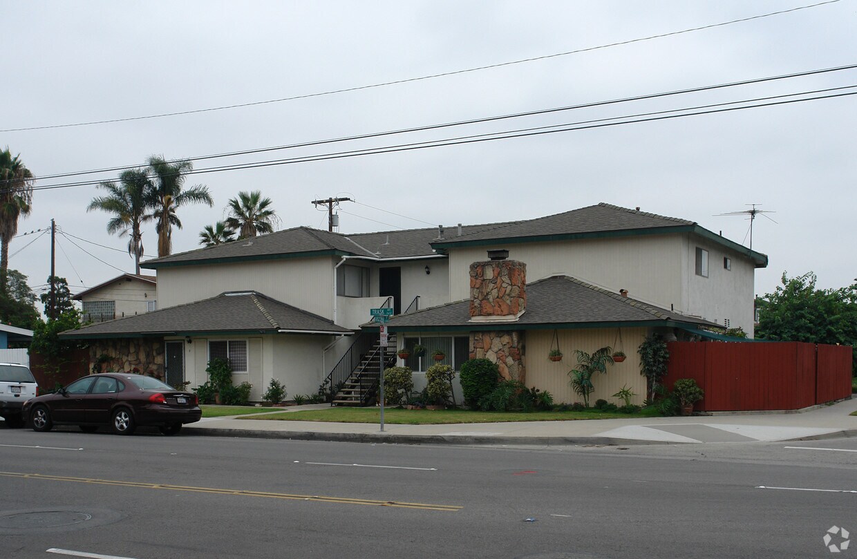 Primary Photo - 7672 Trask Ave