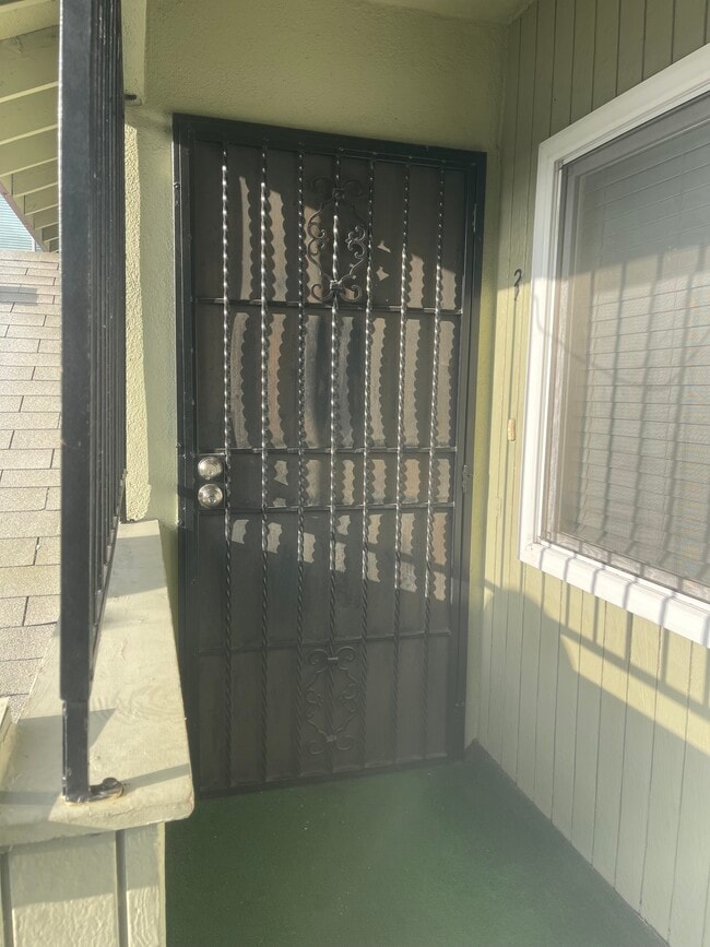 Foto del edificio - 3750 Clarington Ave