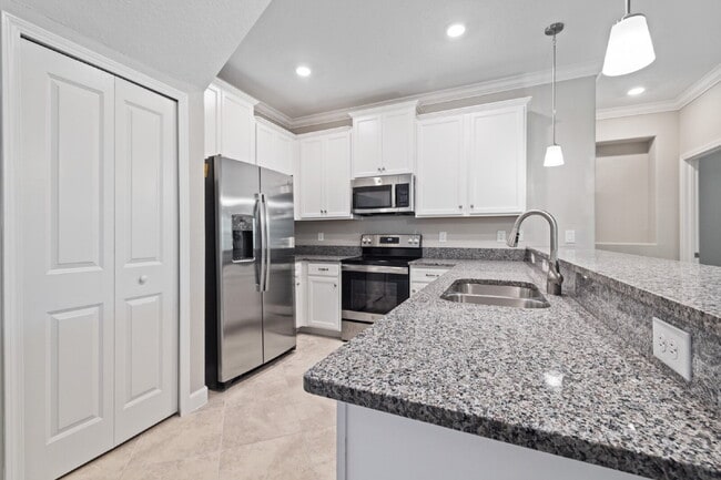 Foto del edificio - "Spacious 4-Bedroom Lutz Home gated commun...