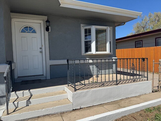 Building Photo - Near the heart of downtown 3 bedroom, 2 ba...