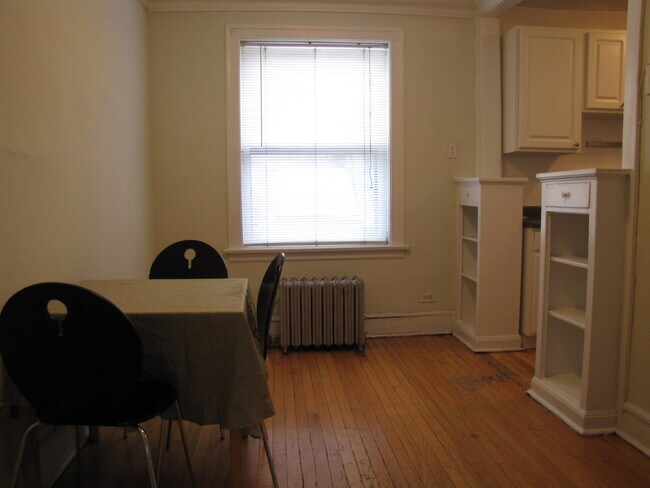 Foto del edificio - 3417 W Drummond Pl