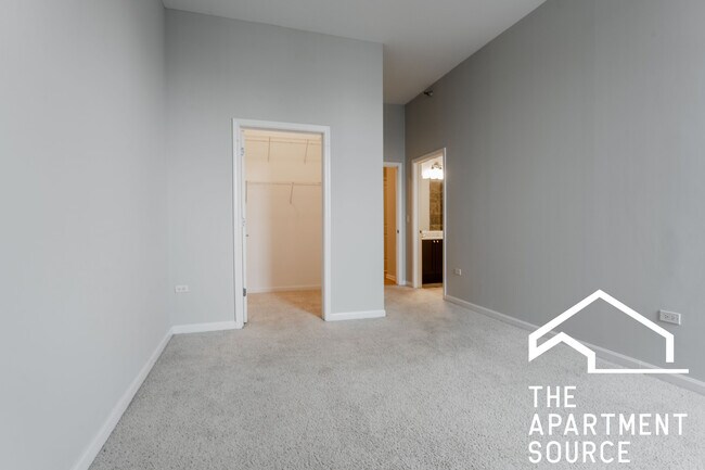 Building Photo - 1464 S Michigan Ave