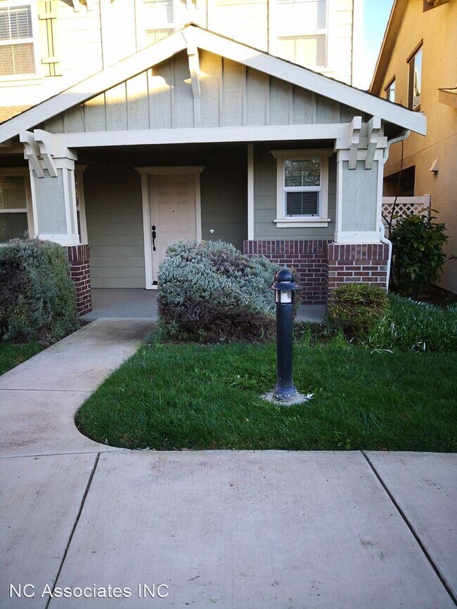 Building Photo - 4 br, 2.5 bath House - 350 Turnstone Cir