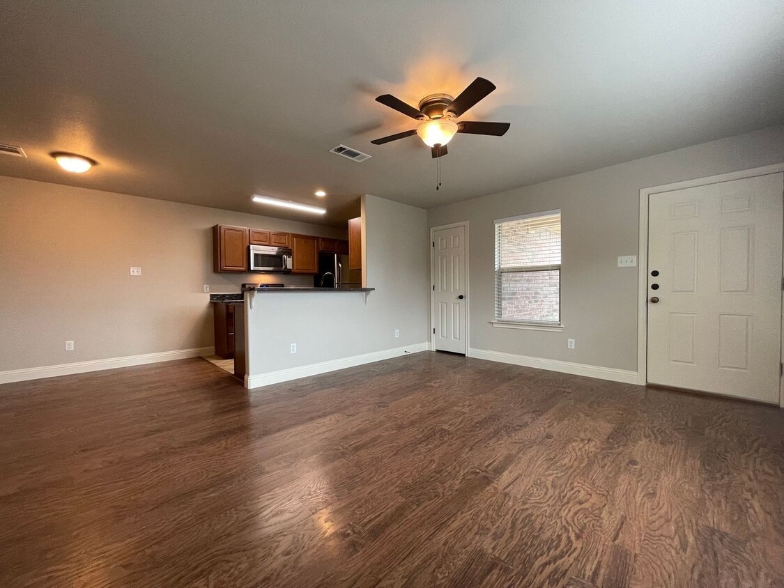 8125-8127 Tanner Ave - 8125-8127 Tanner Ave
