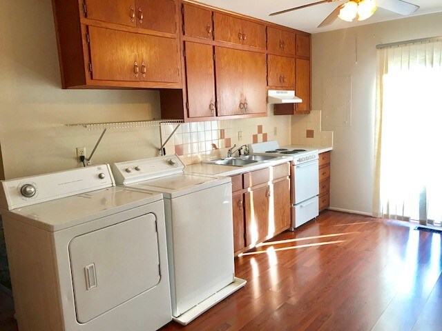 Building Photo - 929 E Fairlawn Cir