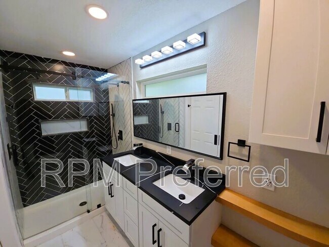 Foto del edificio - 9121 Lazydale Ln