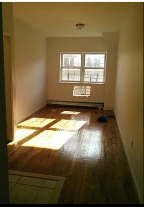 Building Photo - 910 Rogers Ave