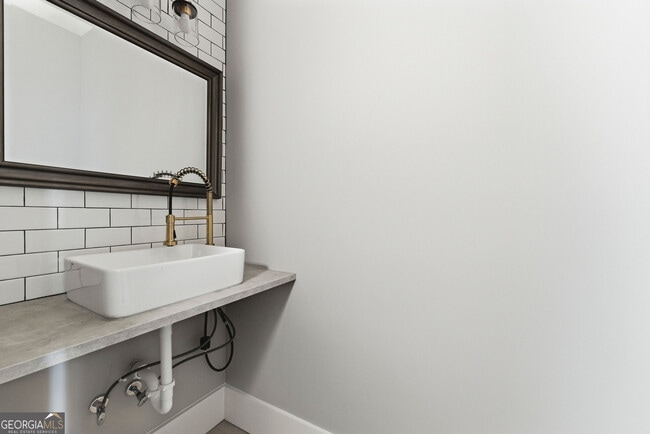 Building Photo - 1409 Northwest Dr NW