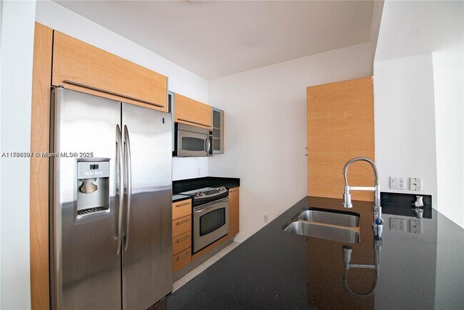 Foto del edificio - 950 Brickell Bay Dr