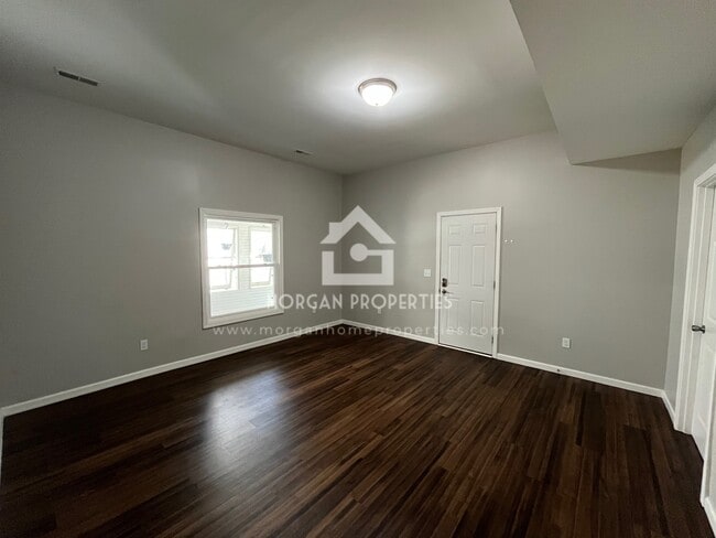 Building Photo - 427 S 12th St