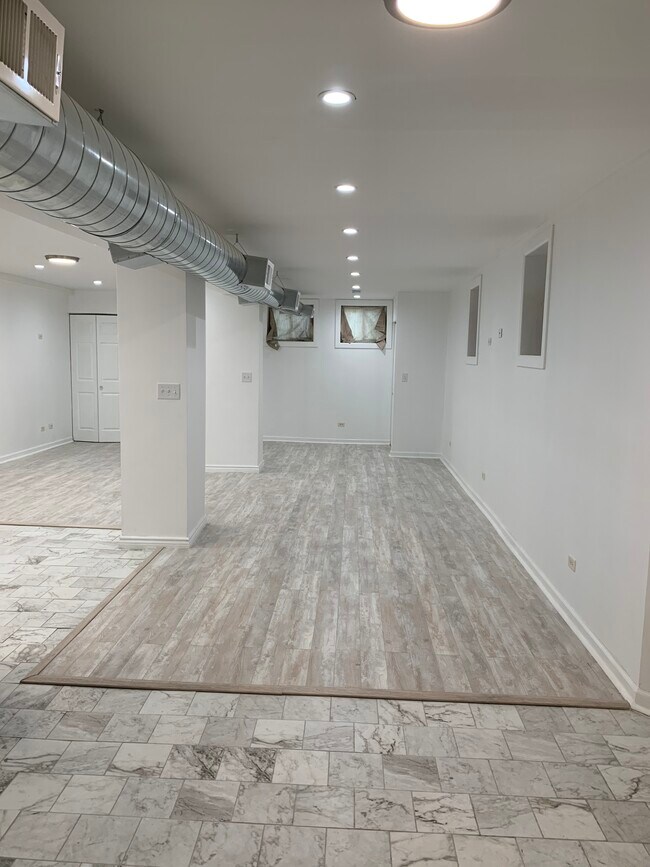 Building Photo - 250 N California Ave
