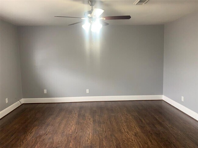 Building Photo - 1023 Willow Oaks Cir