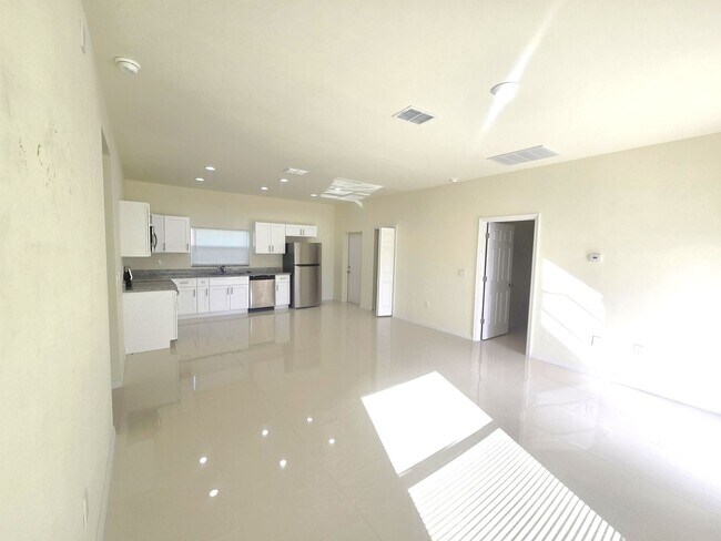 Foto del edificio - Great location-3/2/1 -PRIVATE SETTING