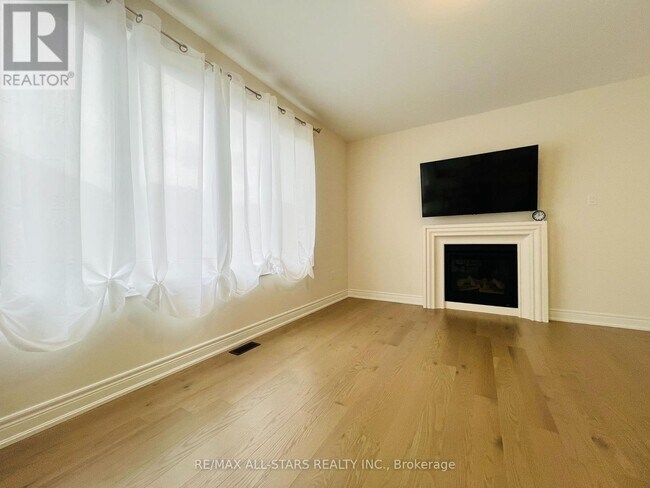 Building Photo - 36 Faimira Ave