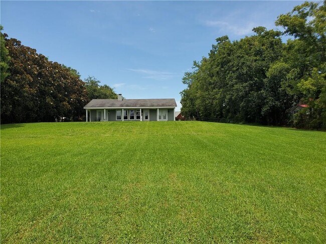 Building Photo - 3801 Bebee Point Dr