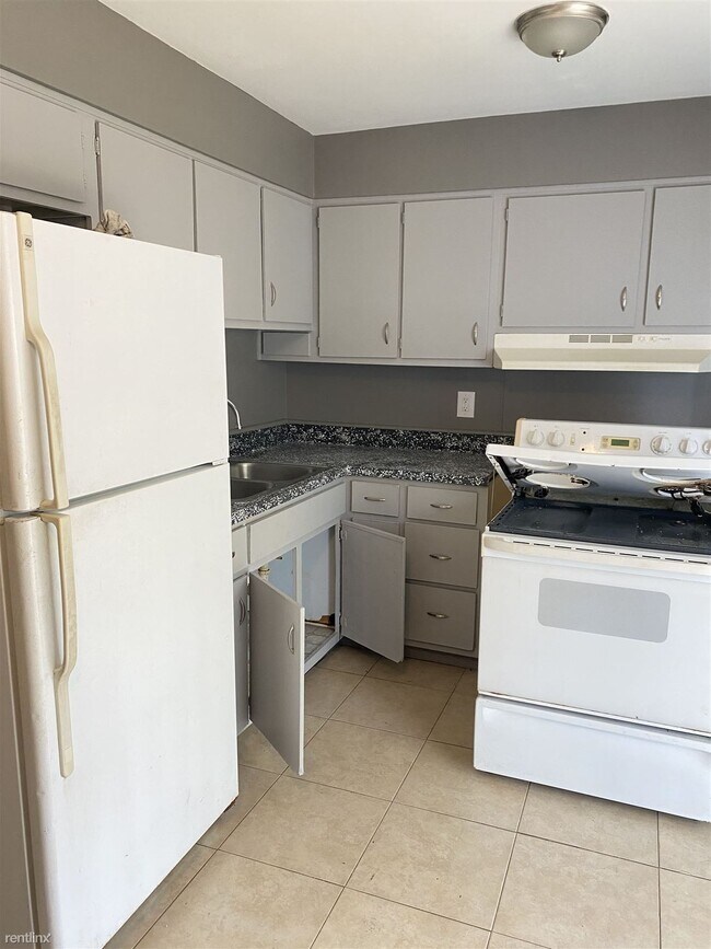 Foto del edificio - 2 br, 1.5 bath Townhome - 811 State Ave