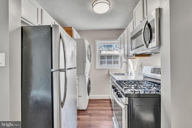 Foto del edificio - 2237 Farrington Ave