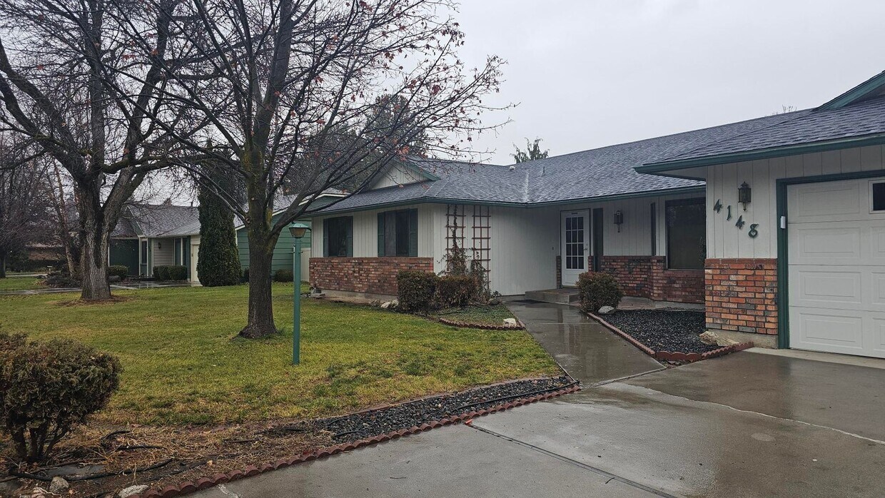 Primary Photo - Make This West Boise Home Your Holiday Haven — 3 Beds, 2 Baths!
