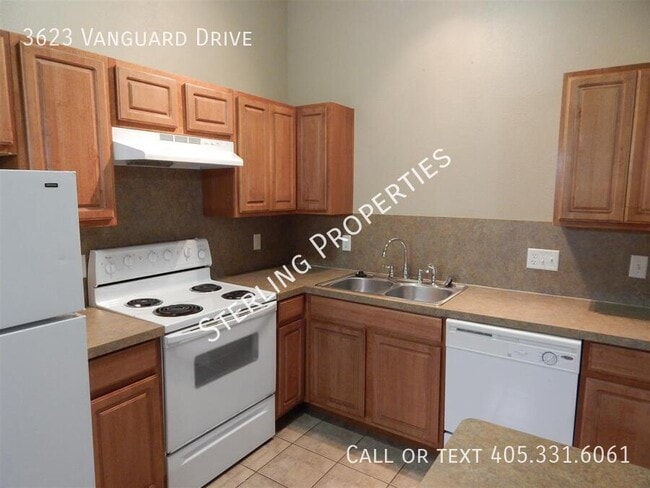 Building Photo - 3623 Vanguard Dr