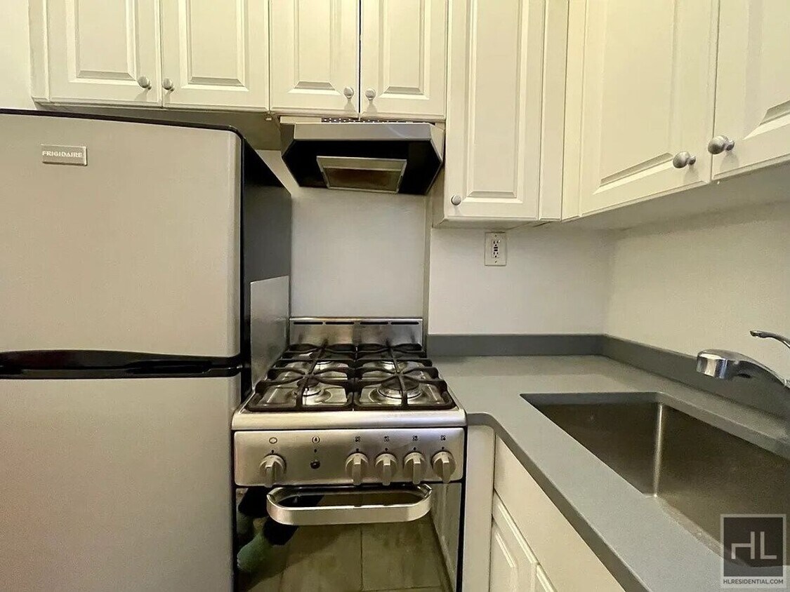 Building Photo - West 10th Street