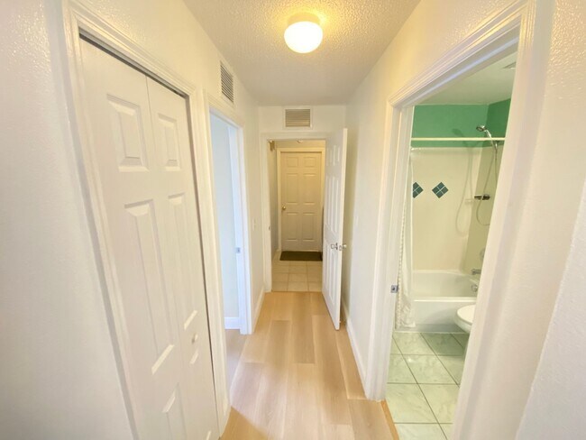 Foto del edificio - 1019 Great Shady Ln