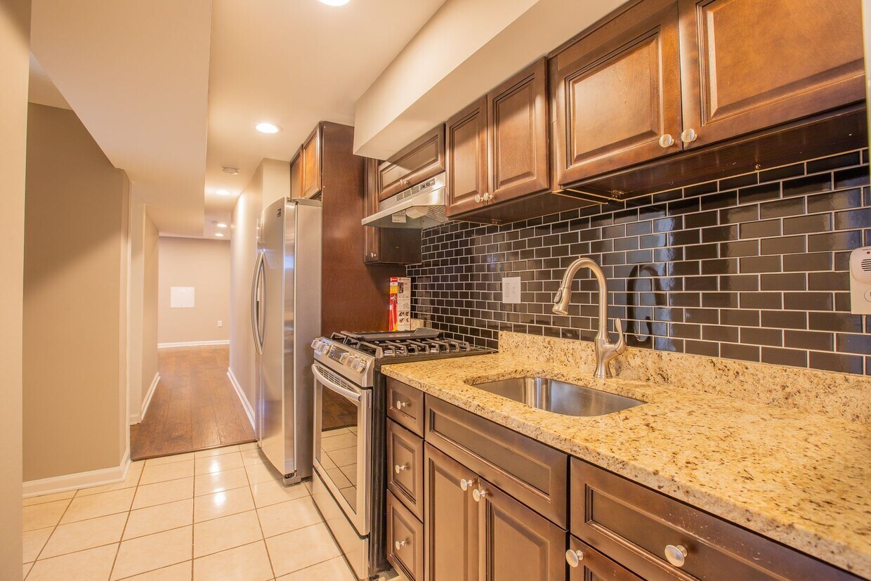 Foto principal - Cozy 2 BR/1 BA Apartment in Deanwood!