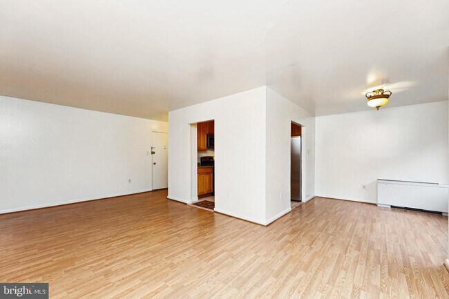 Foto del edificio - 8830 Piney Branch Rd