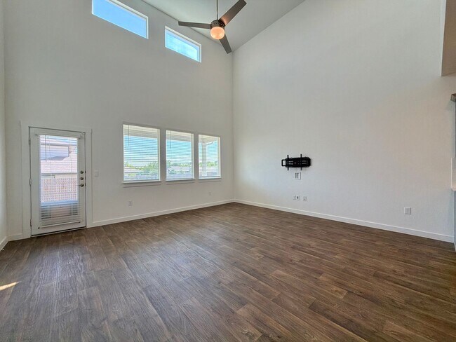 Foto del edificio - 2901 Louris Ln