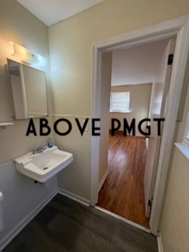 Photo - Renovated 1 bed, 1 bath duplex Townhome