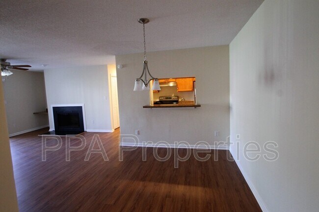 Building Photo - 600 Audubon Lake Dr