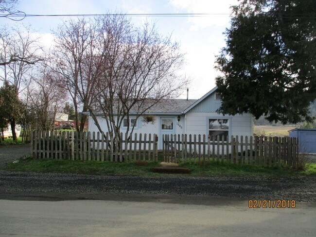 Foto del edificio - Older 3/1 home in Sutherlin