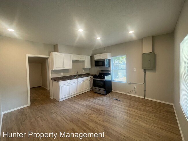 Building Photo - 2 br, 1 bath House - 1125 West Calhoun Street